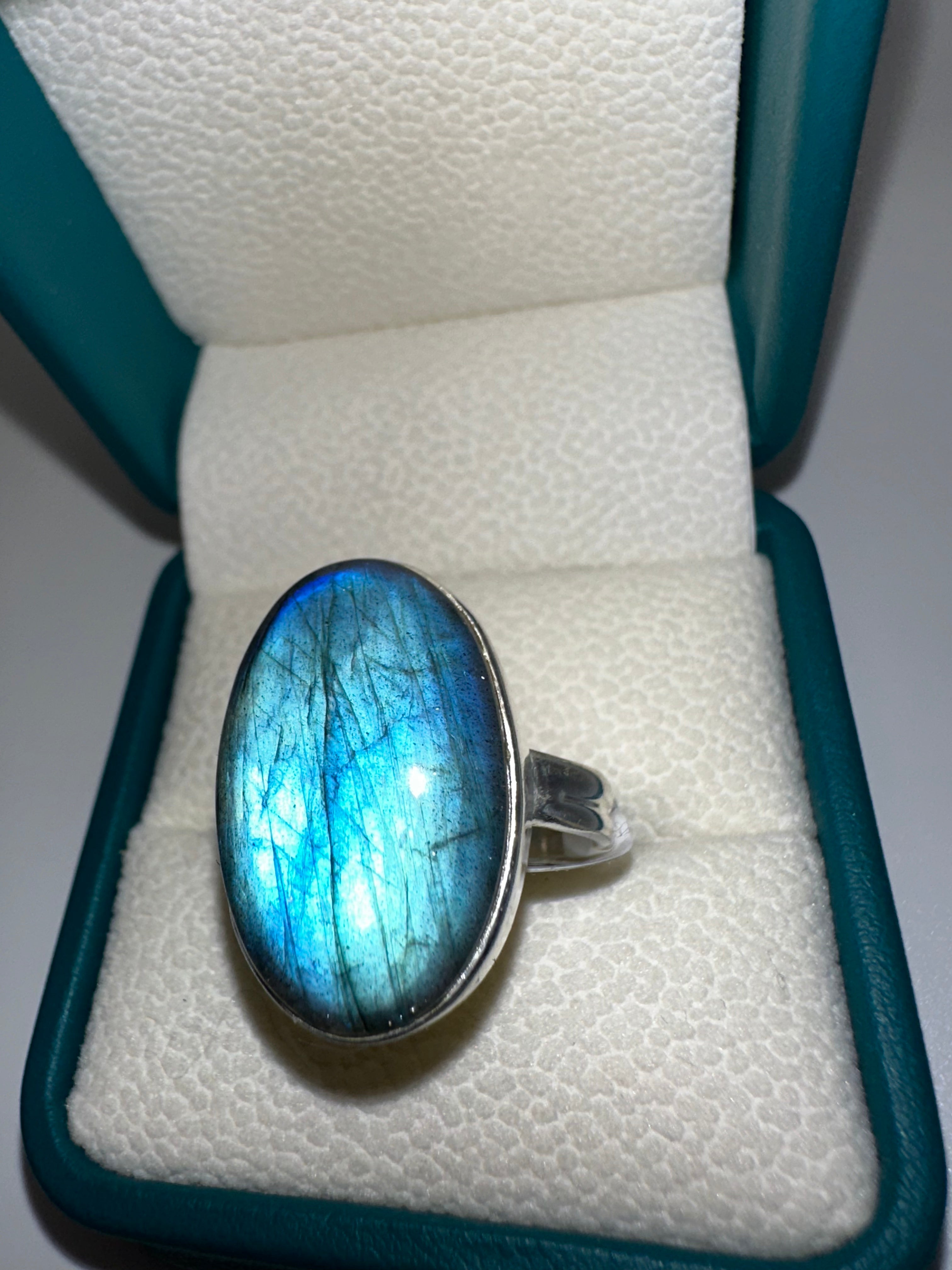 Labradorite oval ring style 3